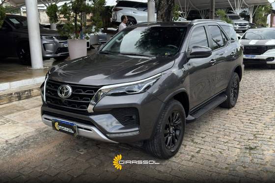 TOYOTA HILUX SW4 2.8 D-4D TURBO DIESEL SRX 4X4 AUTOMÁTICO